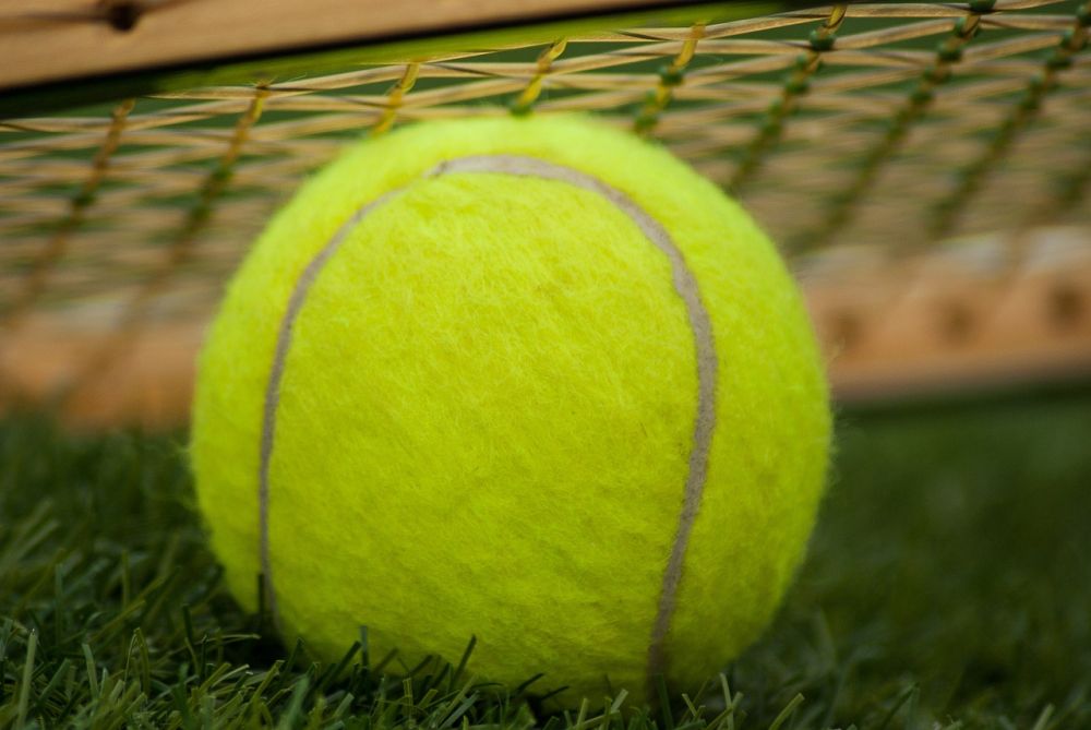 tennis bollar